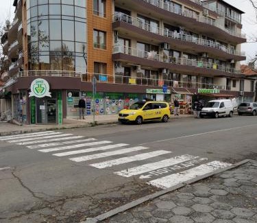 Sarafovo Apartment | Pet-Friendly Studio Sunny Morning for Family Getaways