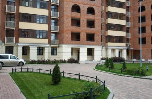 Yaroslavl Apartment | Guest Rated 10/10: Студия в Династии with Hot Tub & Breakfast
