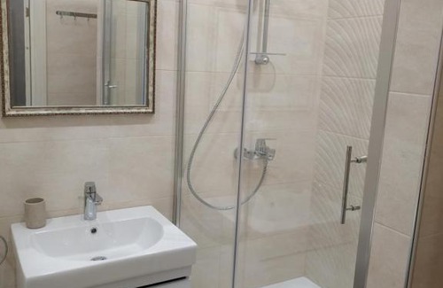 Yaroslavl Apartment | Guest Rated 10/10: Студия в Династии with Hot Tub & Breakfast