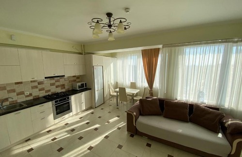 Chisinau Apartment | Stunning Studio with Scenic Bird's Eye View - 10/10 Rating