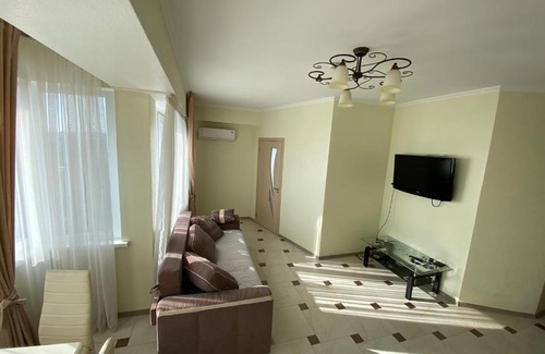 Chisinau Apartment | Stunning Studio with Scenic Bird's Eye View - 10/10 Rating