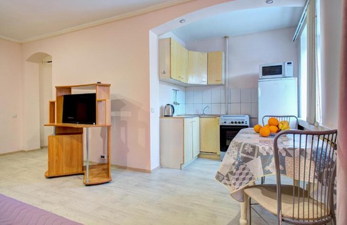 Tyumen Apartment | Budget-Friendly Studio on 50 лет Октября Street