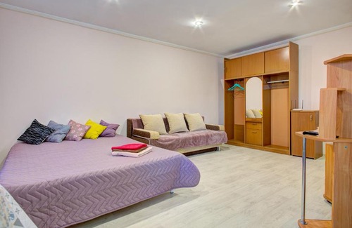 Tyumen Apartment | Budget-Friendly Studio on 50 лет Октября Street