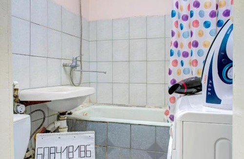 Tyumen Apartment | Budget-Friendly Studio on 50 лет Октября Street