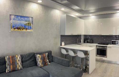 Irpin Apartment | Modern Apartment with Versal Park View - Highly Rated!