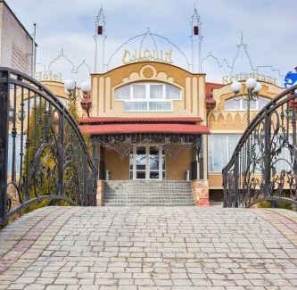 Berezhany Hotel | Discover Comfort at Східний: Guest Rated 9/10 & Family-Friendly