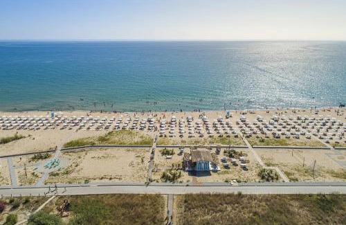 Obzor Apartment | Experience Comfort at Сънрайз Данаилов – 4-Star Oceanfront Escape