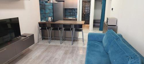 Holosiivskyj Apartment | Exceptional Stay at Теремки with Family-Friendly Amenities
