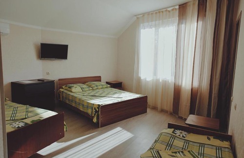 Dzhubga House | Tranquil Courtyard: Pet-Friendly Stay with Hot Tub