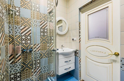 Tsentralny Apartment | Tranquil Retreat on Nevsky Prospect - 8/10 Guest Rated