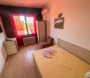 Lyaskovo Hotel | Pet-Friendly Retreat at ТРАКАРТ-ПАРК with Dining Options