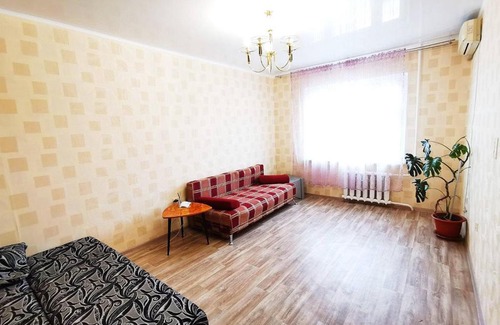 Magnitogorsk Apartment | Pet-Friendly Three-Room Stay on Sovetskaya Avenue