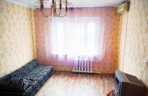 Magnitogorsk Apartment | Pet-Friendly Three-Room Stay on Sovetskaya Avenue