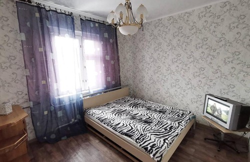 Magnitogorsk Apartment | Pet-Friendly Three-Room Stay on Sovetskaya Avenue
