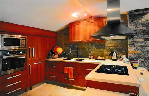 Yambol Apartment | Cozy Three-Room Apartment with Pet and Child-Friendly Amenities