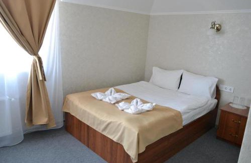 Vyshhorod Hotel | Discover Три Сімки: Family-Friendly with Breakfast Included