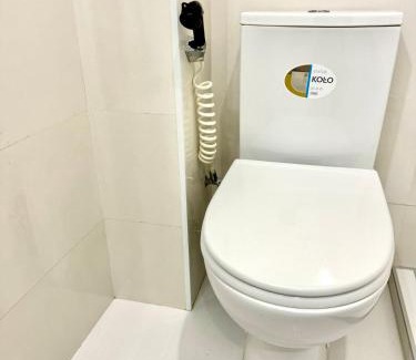 Darnyckyj Apartment | Cozy Apartment near Metro Vyrlytsia with Breakfast & Pets