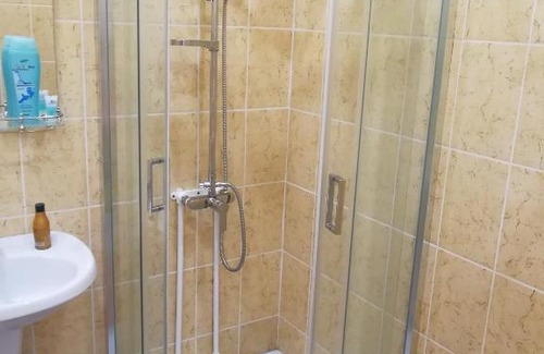 Pavlovsk Apartment | Cozy Living at ул. Свободы 28: Pet-Friendly Retreat