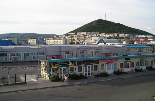 Petropavlovsk-Kamchatskiy Apartment | Stunning Stay on Ул. 50 лет Октября with Pool & Breakfast