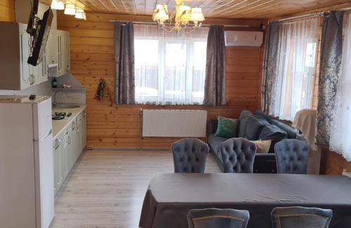Suzdal Hotel | Experience Усадьба Ямщика with Inviting Hot Tub Amenities