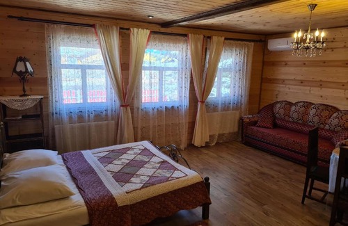 Suzdal Hotel | Experience Усадьба Ямщика with Inviting Hot Tub Amenities