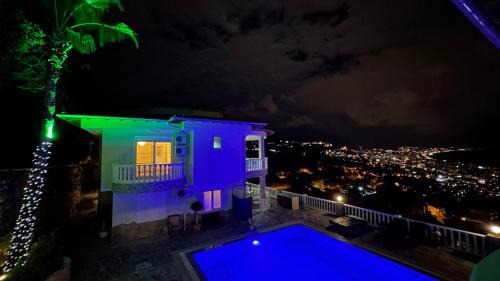 Tepe Apartment | Cozy Villa with Breathtaking Ocean View & Pool Access