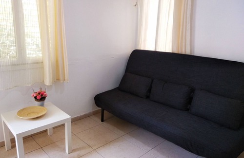 Netanya Apartment | Cozy Two-Bedroom Apartment by the Central Embankment