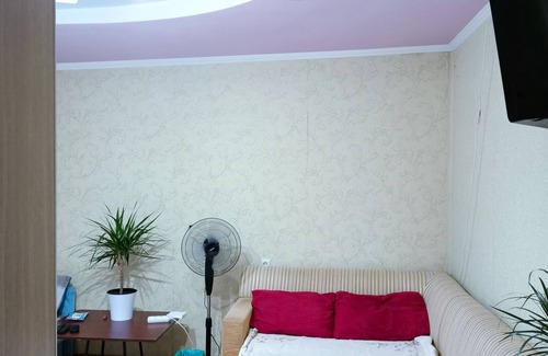 Riscani Apartment | Cozy Apartment Steps from Central Park with Spa Access