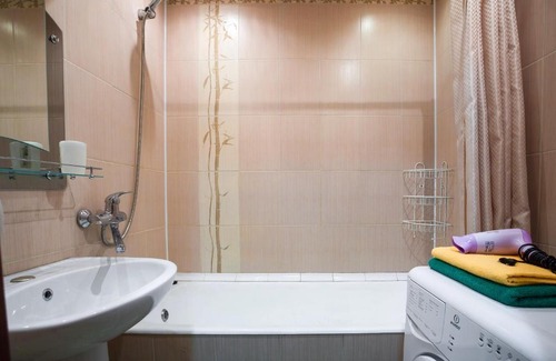 Ozero Dolgoe Apartment | Cozy Apartment on Komendantskiy with Breakfast & Pet Access