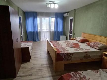Gantiadi House | Cozy УЮТ: Pet-Friendly Stay with Breakfast Included