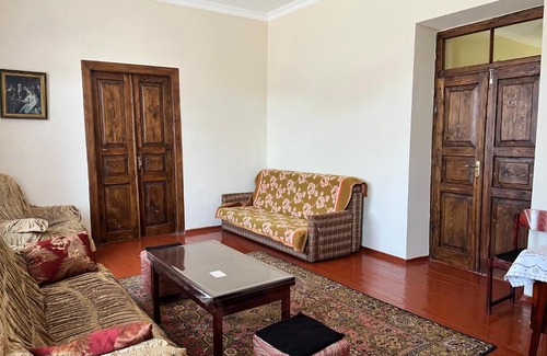 Gyumri House | Top-Rated У ДЕДА: Family-Friendly Stay in Comfort