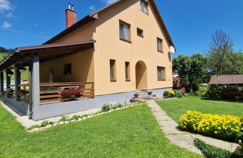 Podobovets House | Discover У ДЯДЬКА: Guest Rated 9.6 with Pet-Friendly Perks