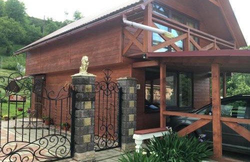 Huklyvyi Apartment | Discover У Люби: Top-Rated Stay with Hot Tub & Breakfast