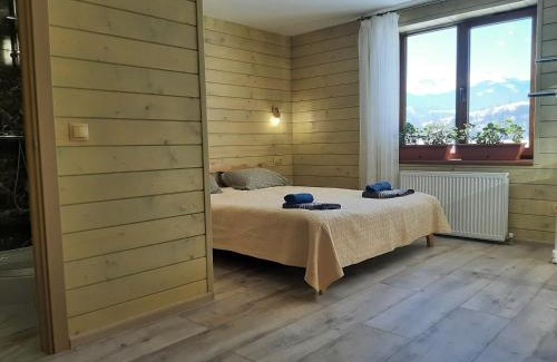 Pilipets House | Cozy У Мирослави: Family-Friendly with Hot Tub & Fireplace