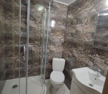 Pilipets House | Cozy У Мирослави: Family-Friendly with Hot Tub & Fireplace