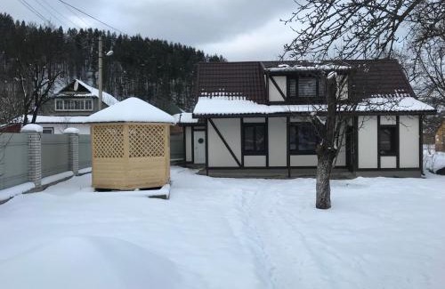 Yaremche House | Exceptional Stay at У Насті: Pet Friendly with Pool & Kitchen