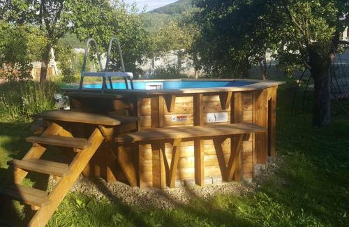 Yaremche House | Exceptional Stay at У Насті: Pet Friendly with Pool & Kitchen