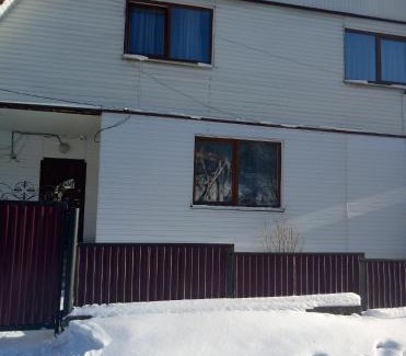 Yasinia House | Discover У Наталії: Family-Friendly Retreat with Kitchen