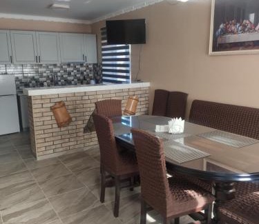 Yaremche House | Ocean View Retreat: Family Cottage "У Пасічника" Awaits