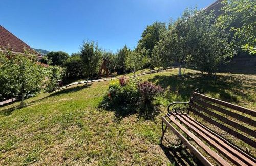 Volovets House | Pet-Friendly Retreat at У Софії with 10/10 Guest Rating