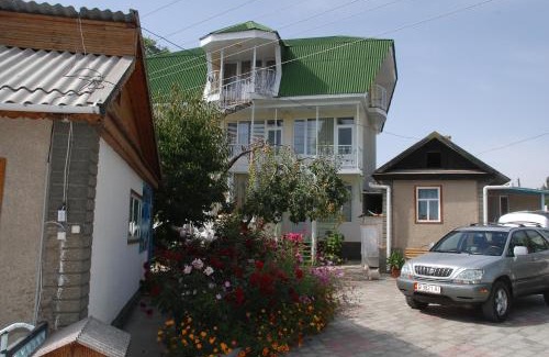 Cholpon-Ata House | Relax at У Татьяны: Ocean View and Private Beach Access