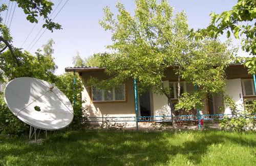 Cholpon-Ata House | Relax at У Татьяны: Ocean View and Private Beach Access