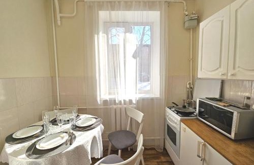 Svitlogirske Apartment | Convenient 2-Bedroom Apartment Near ЦУМ with Parking