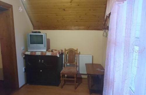 Podobovets House | Family-Friendly Retreat at У Яслигана with Pool & Breakfast
