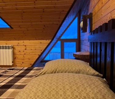 Synevyrska Polyana House | Family-Friendly Retreat at Файна хата - 10/10 Rated Stay