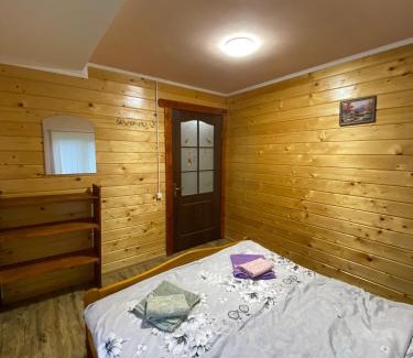 Verkhovyna House | Discover Файна хата: Top-Rated Stay with Breakfast & Kitchen