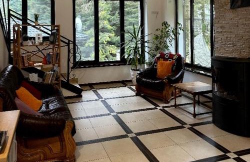 Skhidnytsya Apartment | Experience Феєрія Лісу: Pet-Friendly Oceanfront Retreat