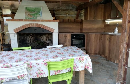 Svishtov Apartment | Pet-Friendly Getaway at Хамбара for Families