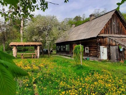 Brest Region House | Eco-Friendly Retreat: Хата на болоте в пуще