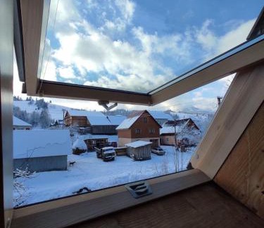 Soymy Apartment | Pet-Friendly Retreat at Хата у Карпатах - Guest Rated 10/10